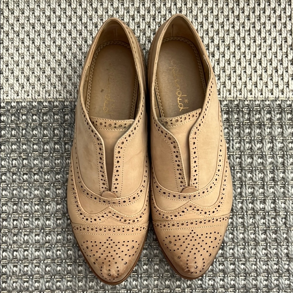 Splendid Beige Perforated Leather Wingtip Loafers